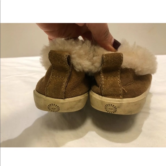 Kids UGG Slip-On - Picture 9 of 10